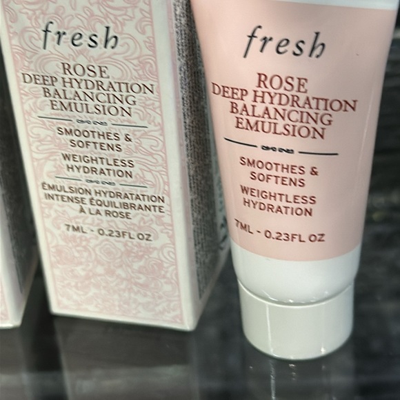 🍄6/$26 Fresh rose deep hydration balancing emulsion travel/purse 2pk NWT - Picture 2 of 2